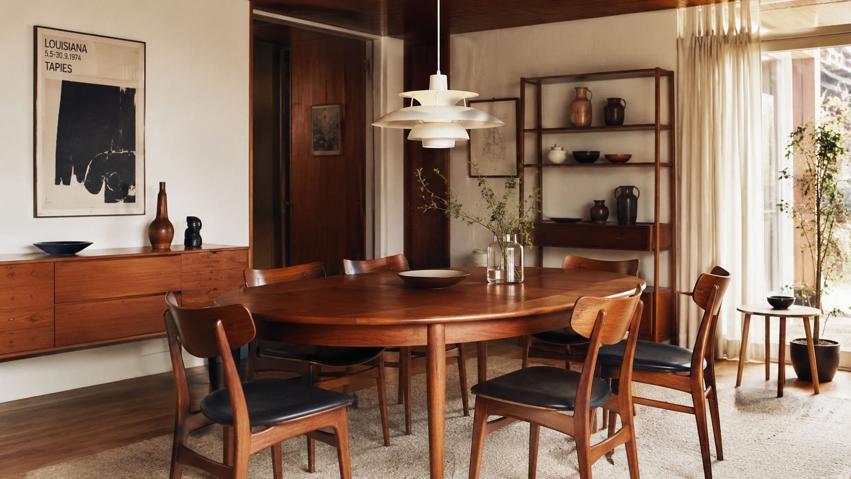 Spisestue med dansk møbeldesign fra 1950'erne i teak